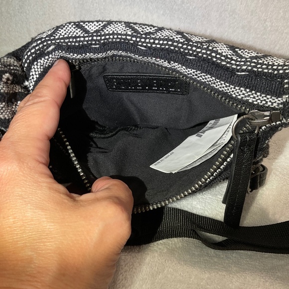 Forever 21 Black and White Belt Bag Fanny Pack - Picture 11 of 16